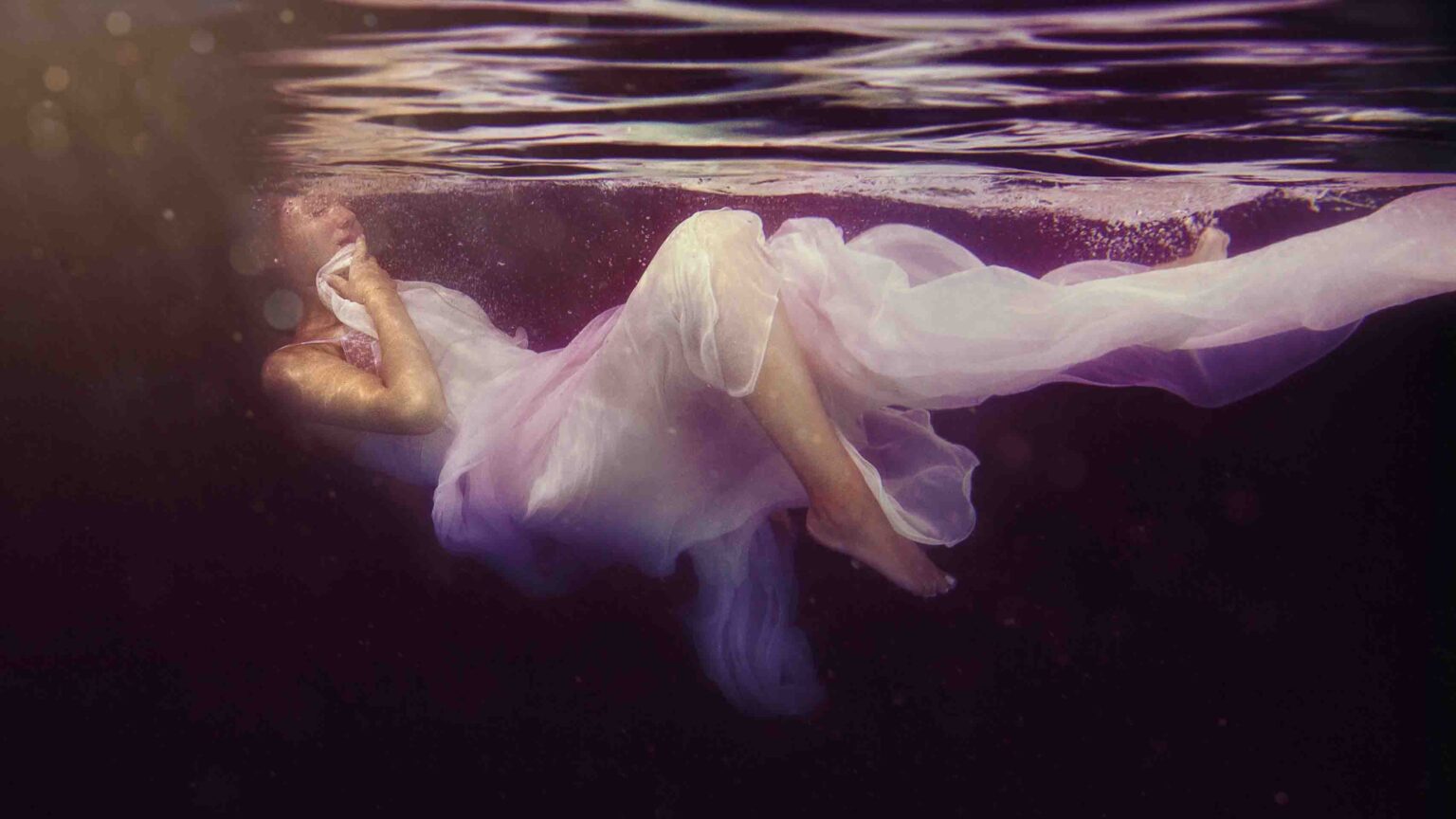 unterwasser shooting aussergewöhnlich fotografie Glamour Magic Portrait fineart Berlin underwater